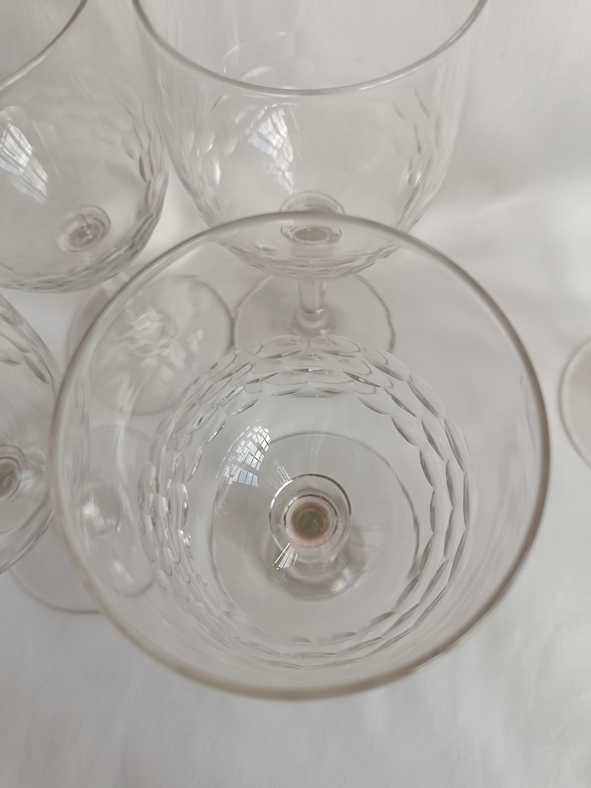 5 grands verres à pied, à eau ou vin rouge, motif écaille