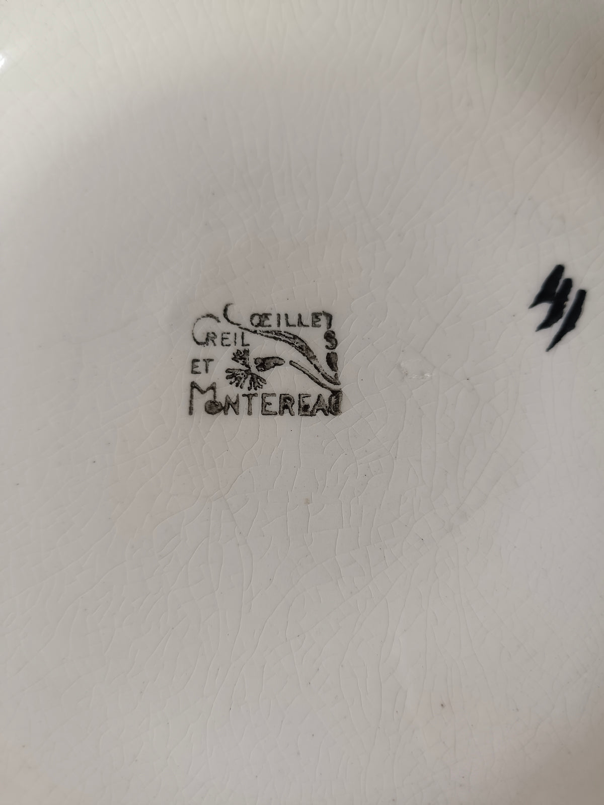 Saladier en faïence Creil & Montereau, modèle "Oeillet"