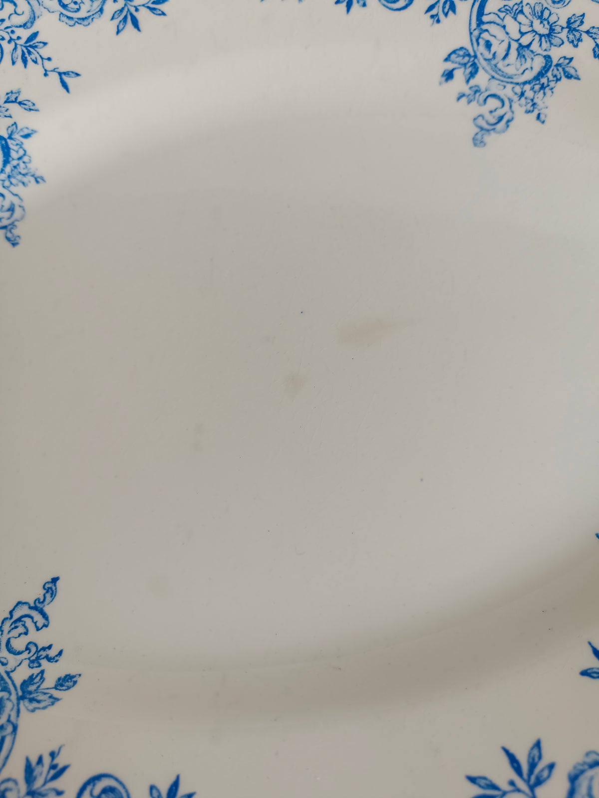 Plat ovale en terre de fer HB & Cie Choisy-le-Roi, modèle "Louis XV"