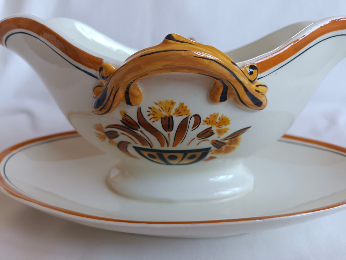Saucière en faïence Creil & Montereau, modèle "Oeillet"