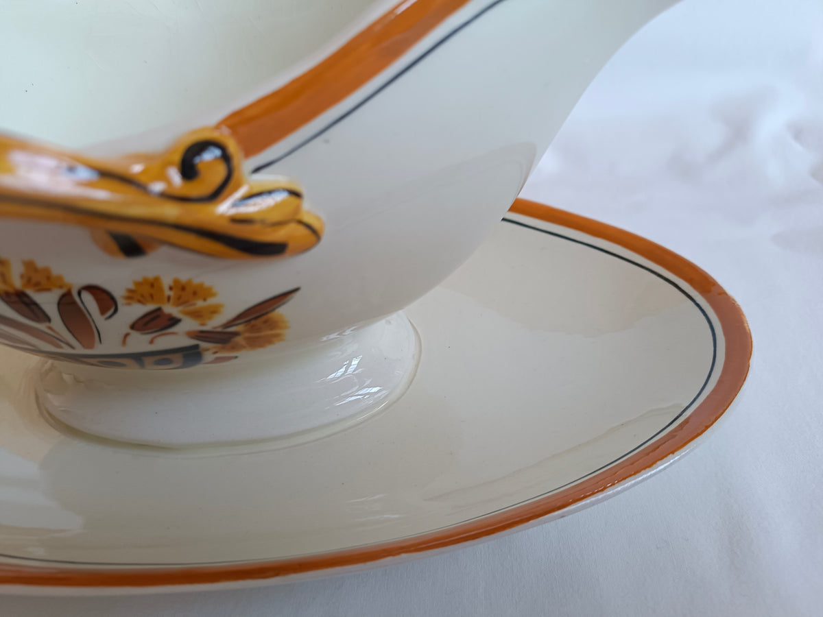 Saucière en faïence Creil & Montereau, modèle "Oeillet"