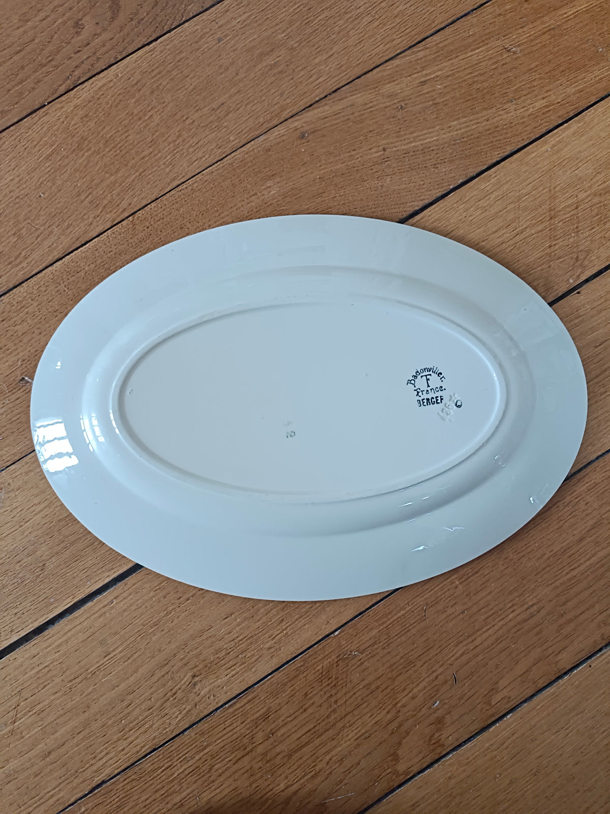 Plat ovale en faïence de Badonviller, modèle "Berger"
