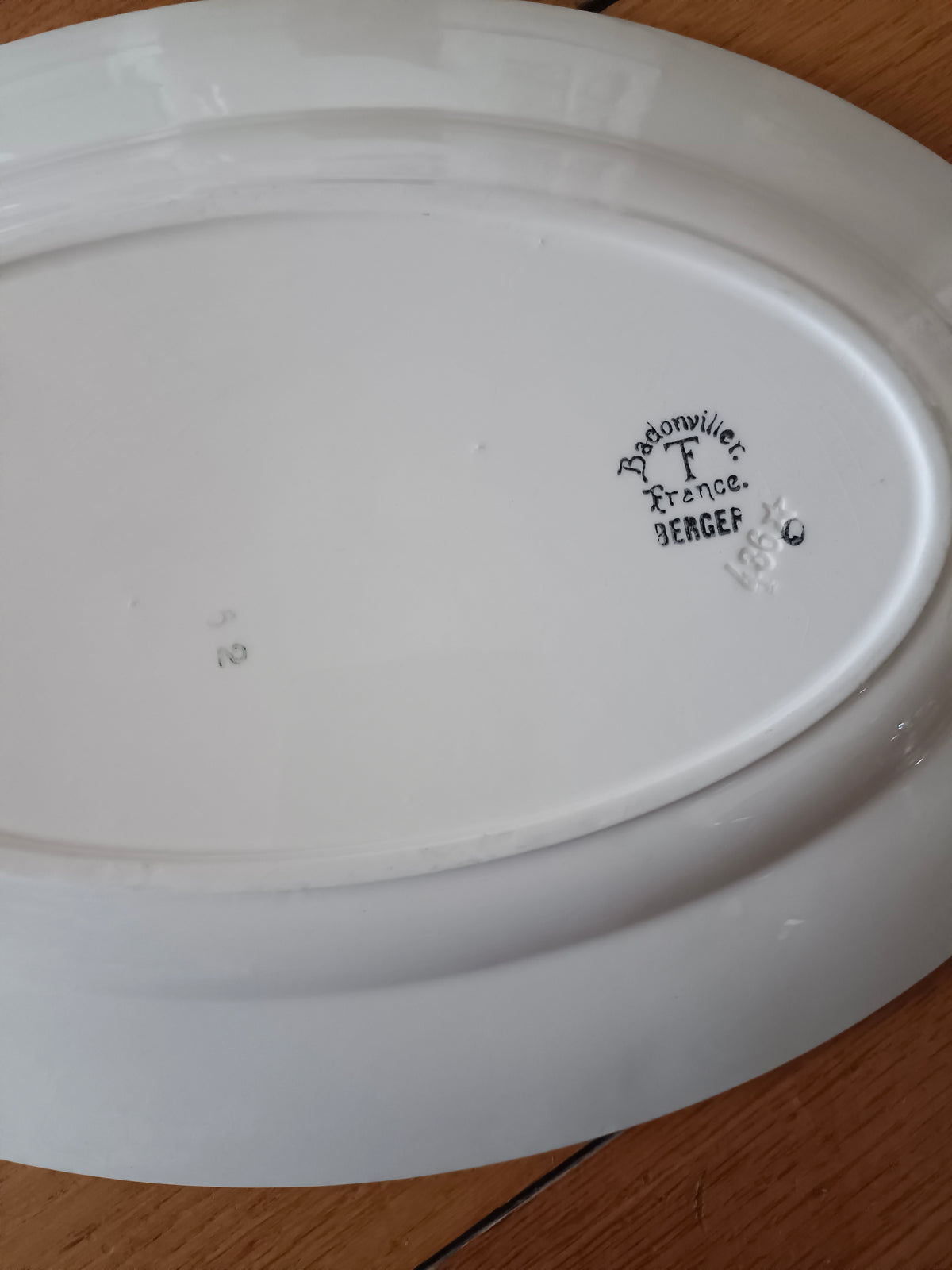 Plat ovale en faïence de Badonviller, modèle "Berger"