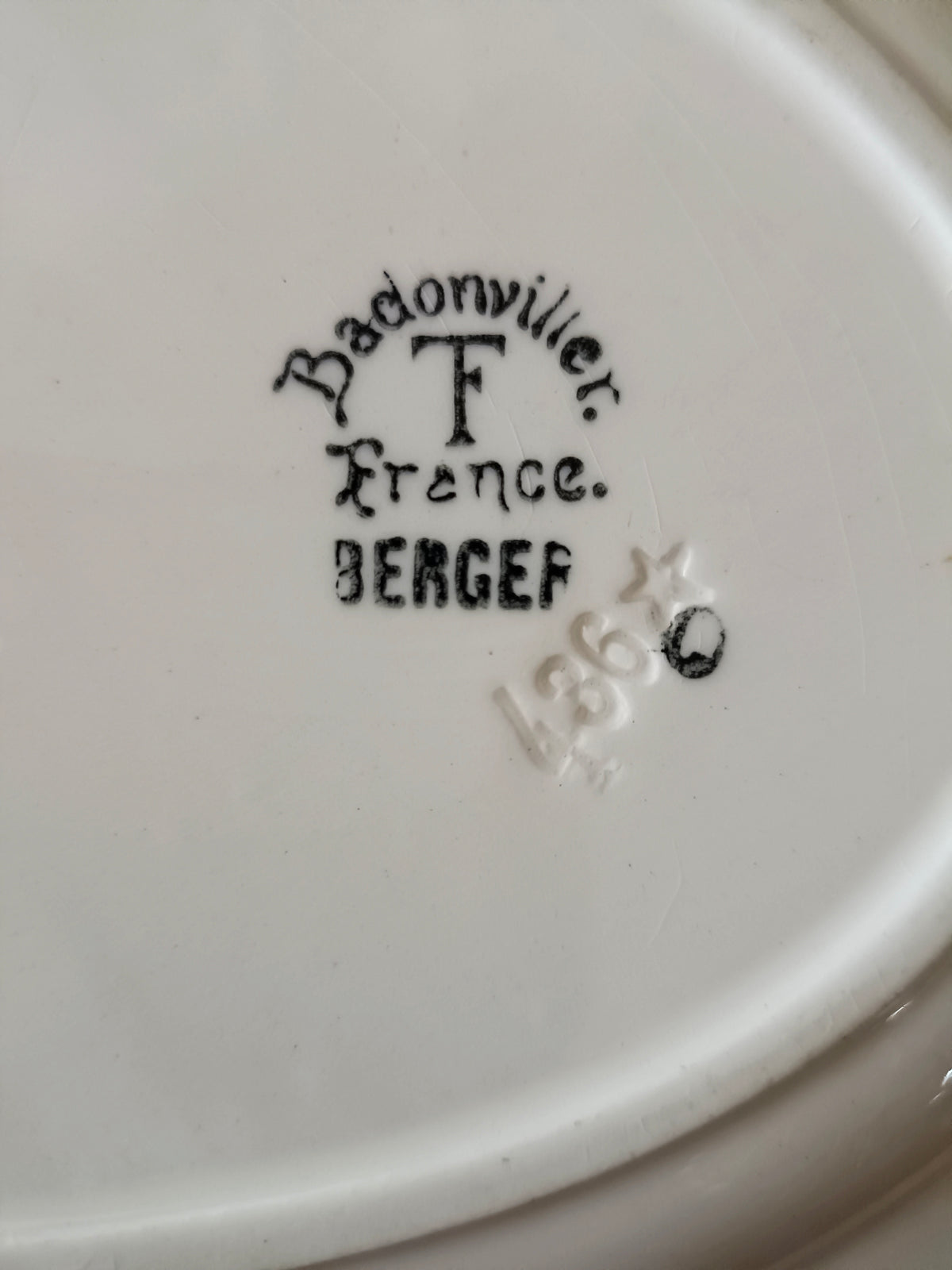 Plat ovale en faïence de Badonviller, modèle "Berger"
