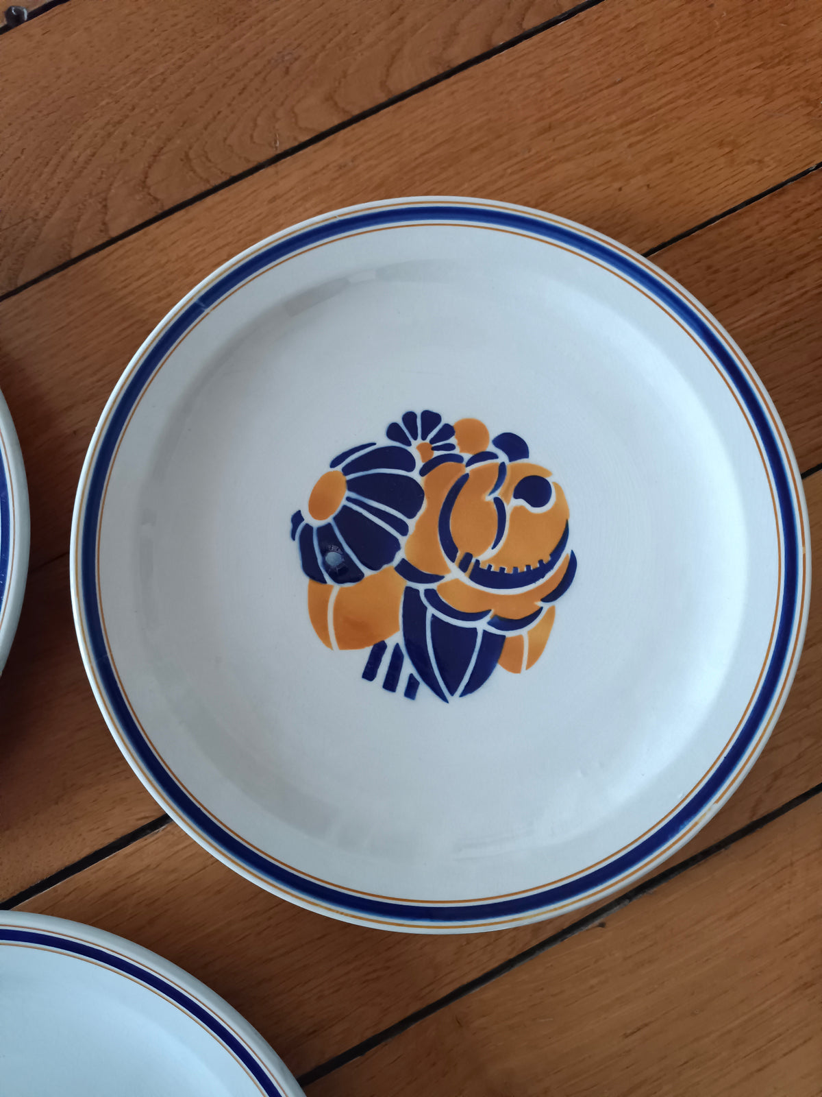 3 assiettes plates en faïence Sarreguemines Art Déco, Édition de la Maîtrise, décor "Auteuil"