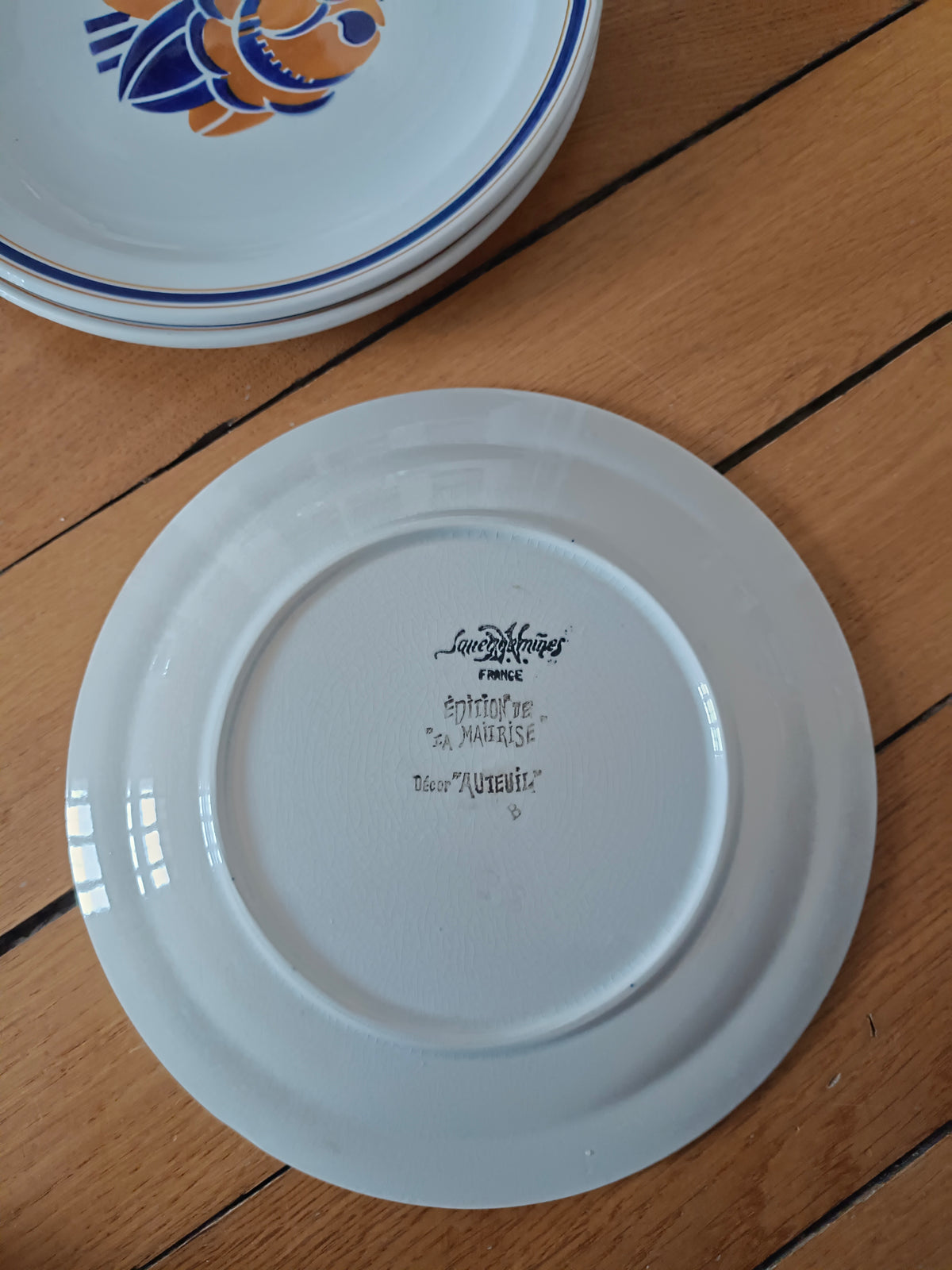 3 assiettes plates en faïence Sarreguemines Art Déco, Édition de la Maîtrise, décor "Auteuil"