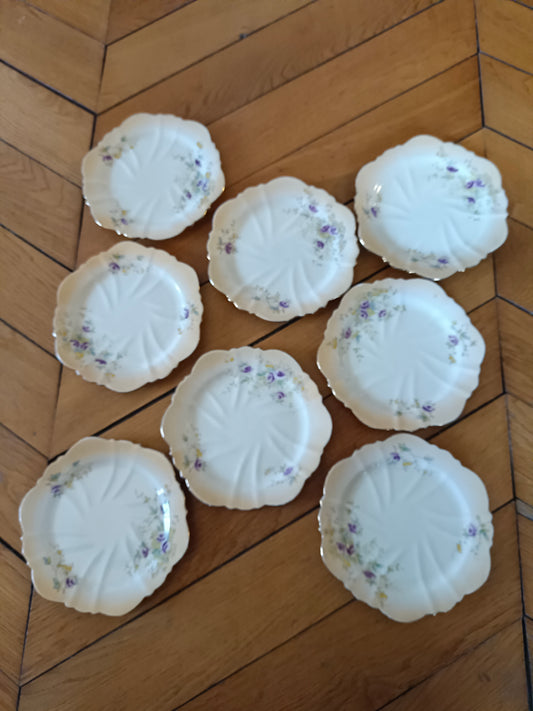8 petites assiettes à mignardises en porcelaine anglaise Balmoral China par Redfern & Drakeford