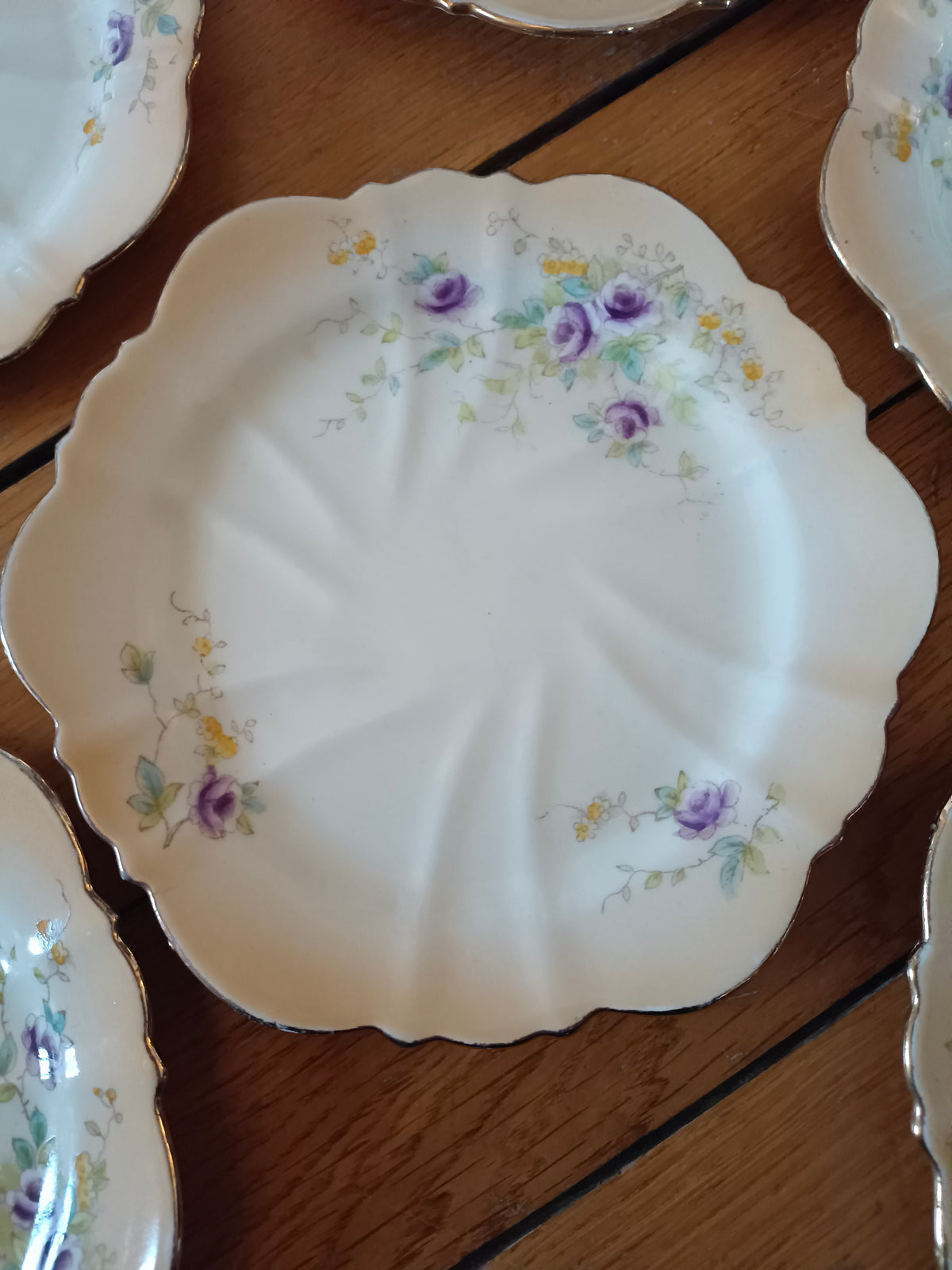 8 petites assiettes à mignardises en porcelaine anglaise Balmoral China par Redfern & Drakeford