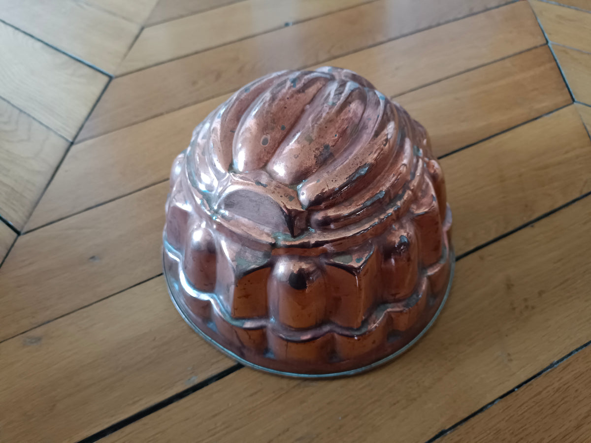 Moule à charlotte ou à gâteau en cuivre