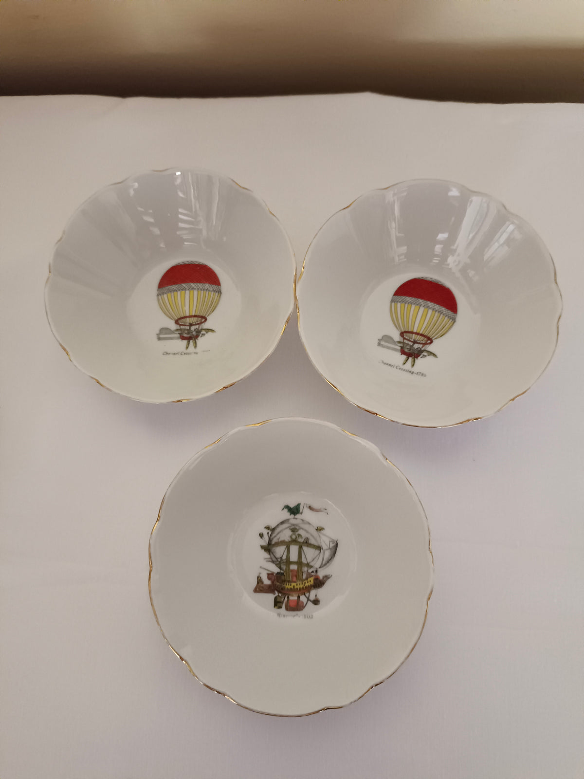 3 coupelles en porcelaine bavaroise Seltmann décor montgolfières