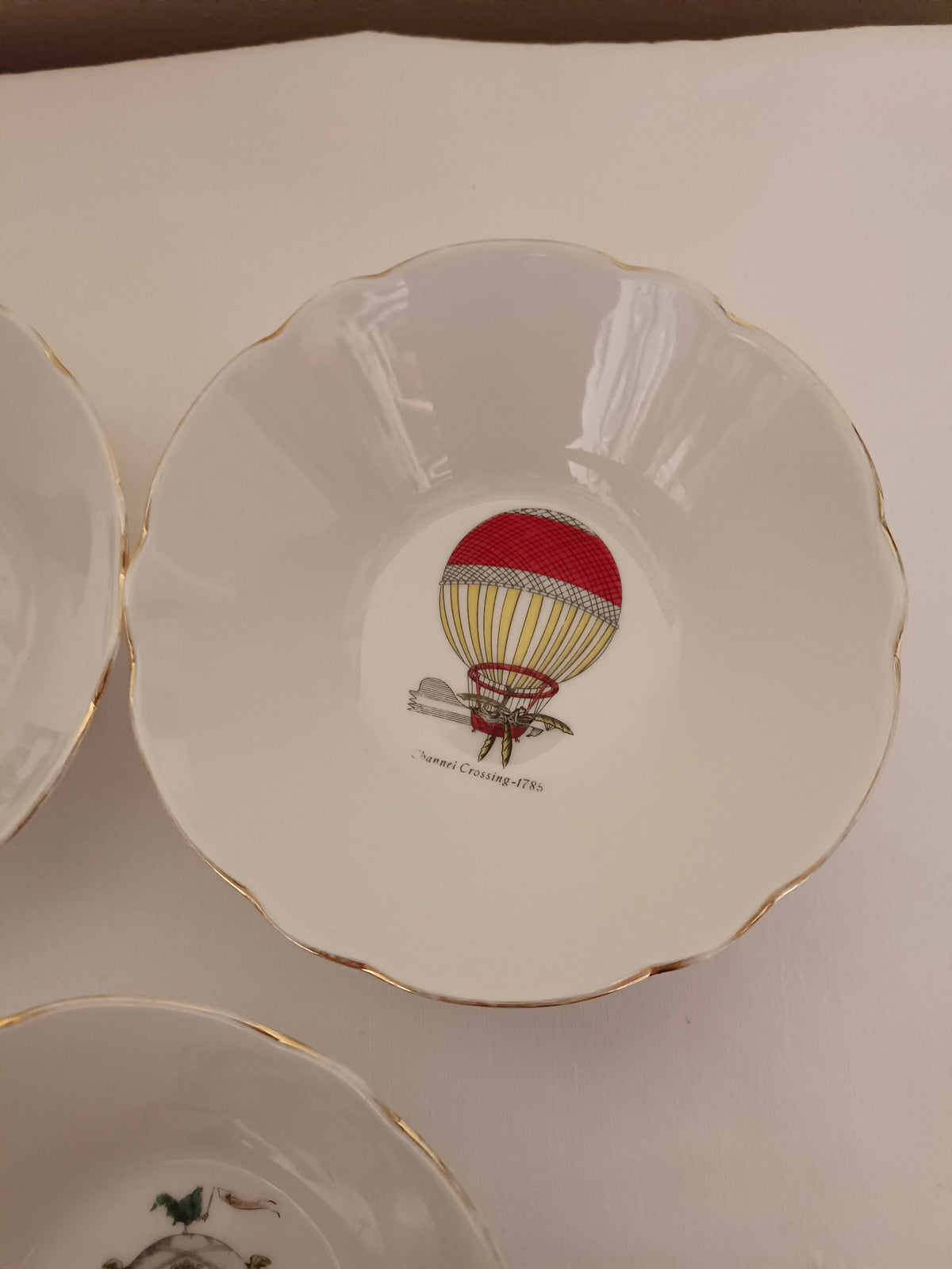 3 coupelles en porcelaine bavaroise Seltmann décor montgolfières