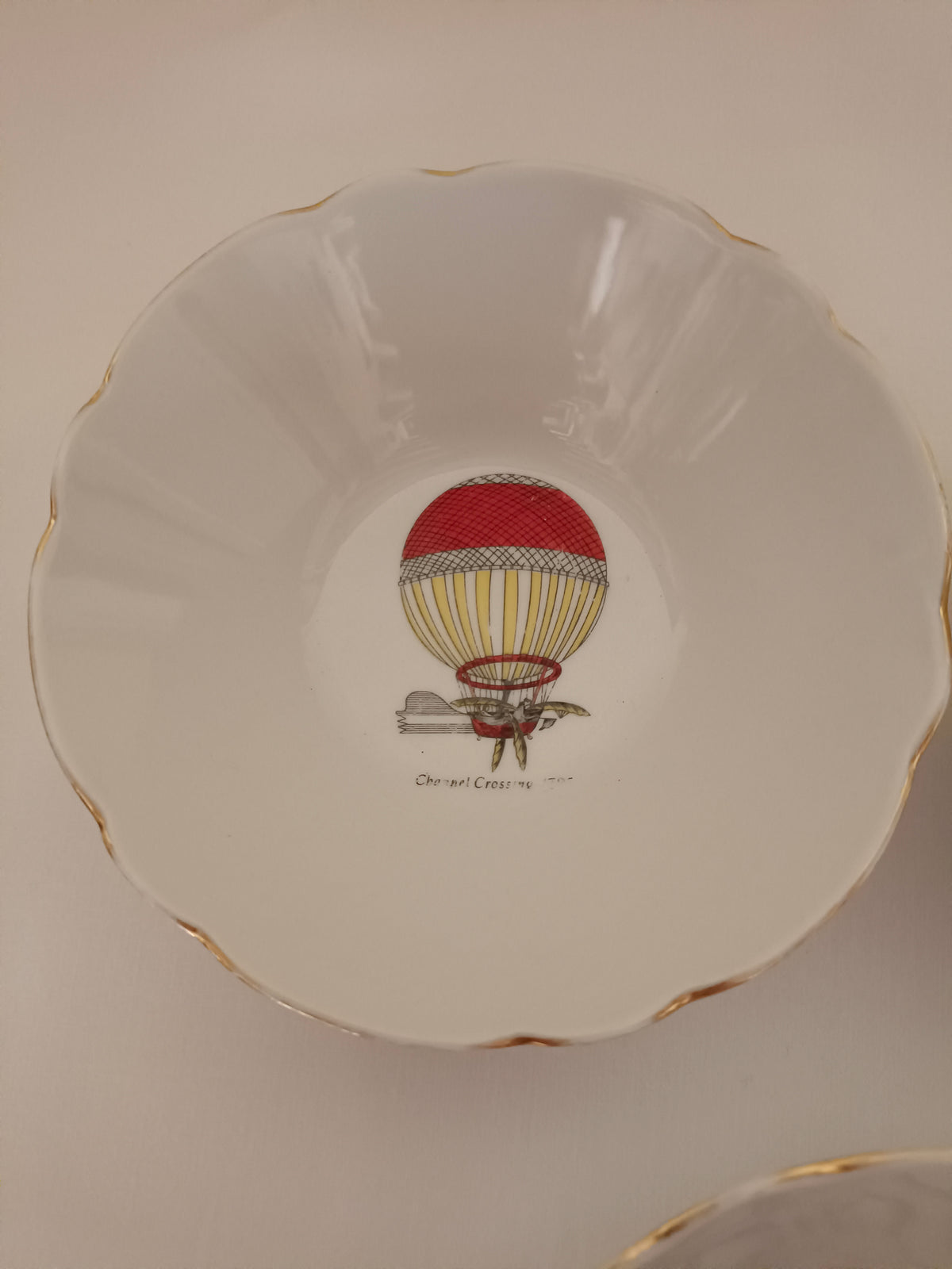 3 coupelles en porcelaine bavaroise Seltmann décor montgolfières