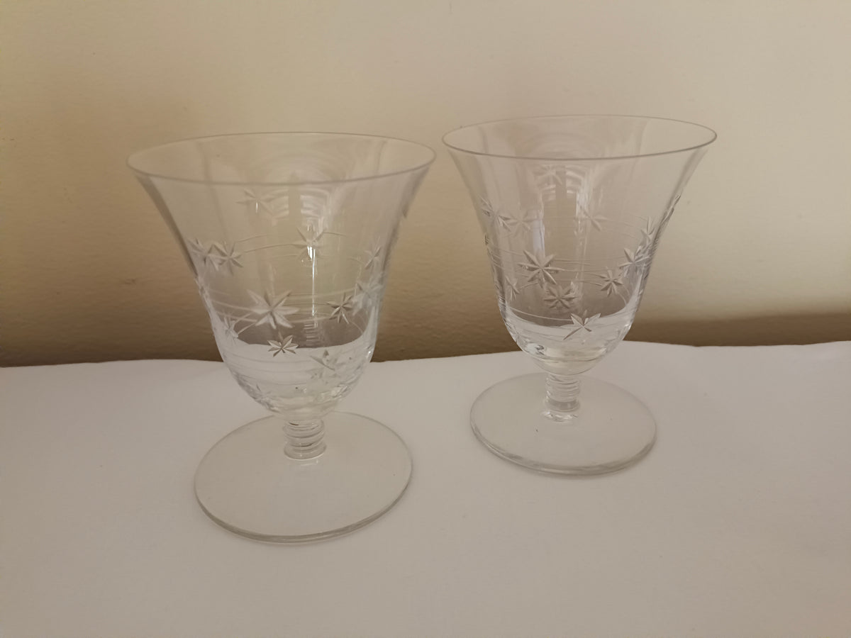 2 petits verres à liqueur en cristal étoiles gravées