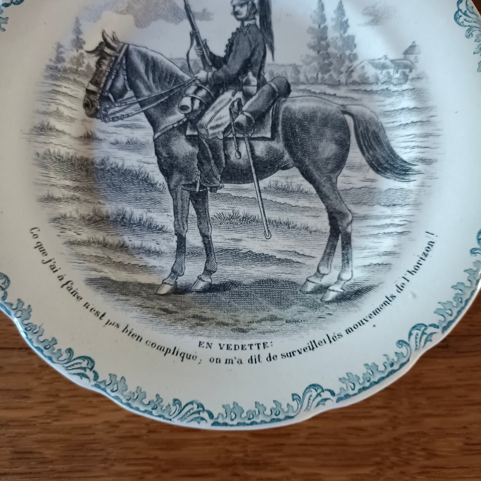 Assiette parlante Cavaliers Choisy le Roi - HB & Cie (Hautin Boulenger)