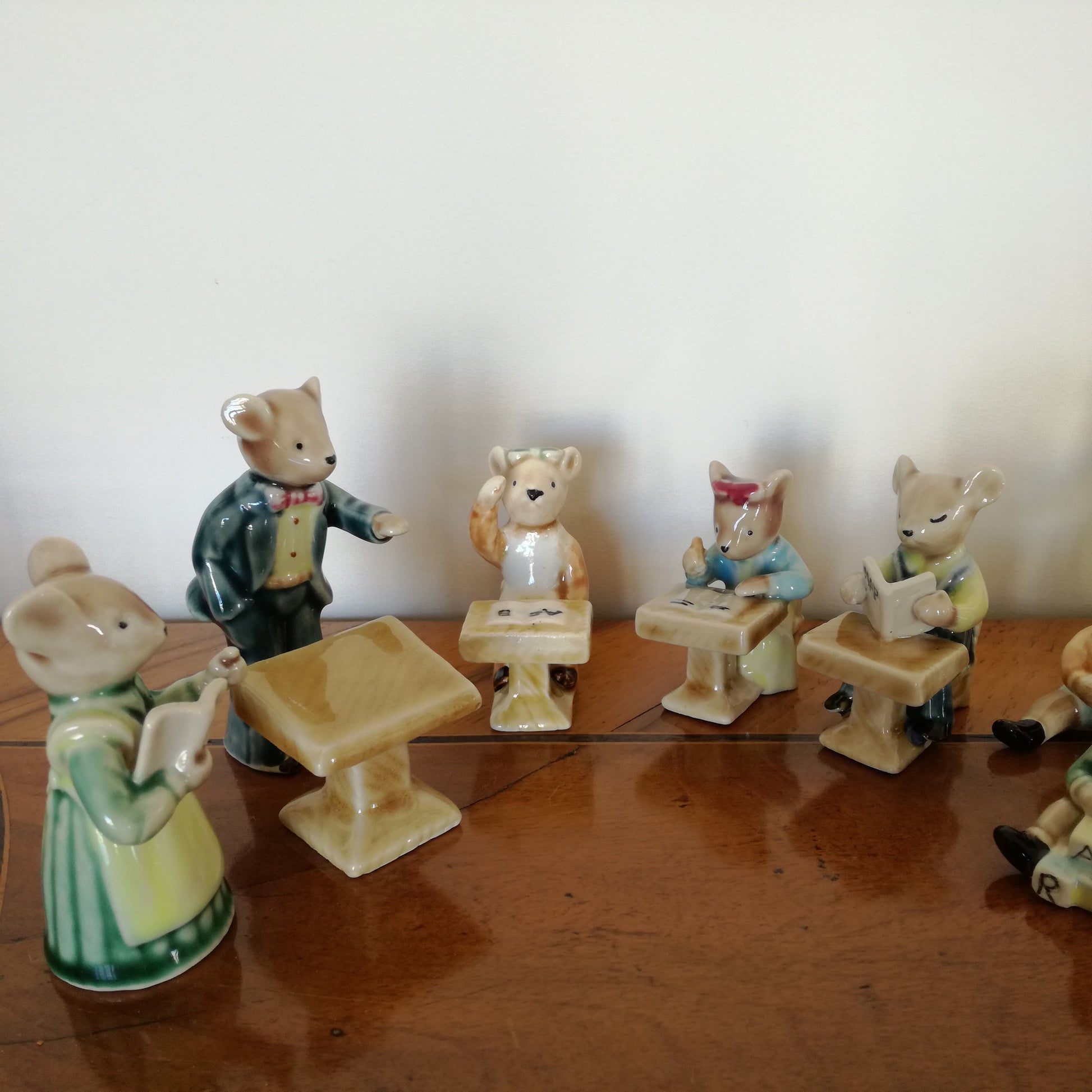 Figurine vintage en porcelaine de Beatrix Potter : Souris dans la chaussure, Beswick Angleterre 1959 - France Figurine vintage en porcelaine de Beatrix Potter : Souris dans la chaussure, Beswick Angleterre 1959 - France