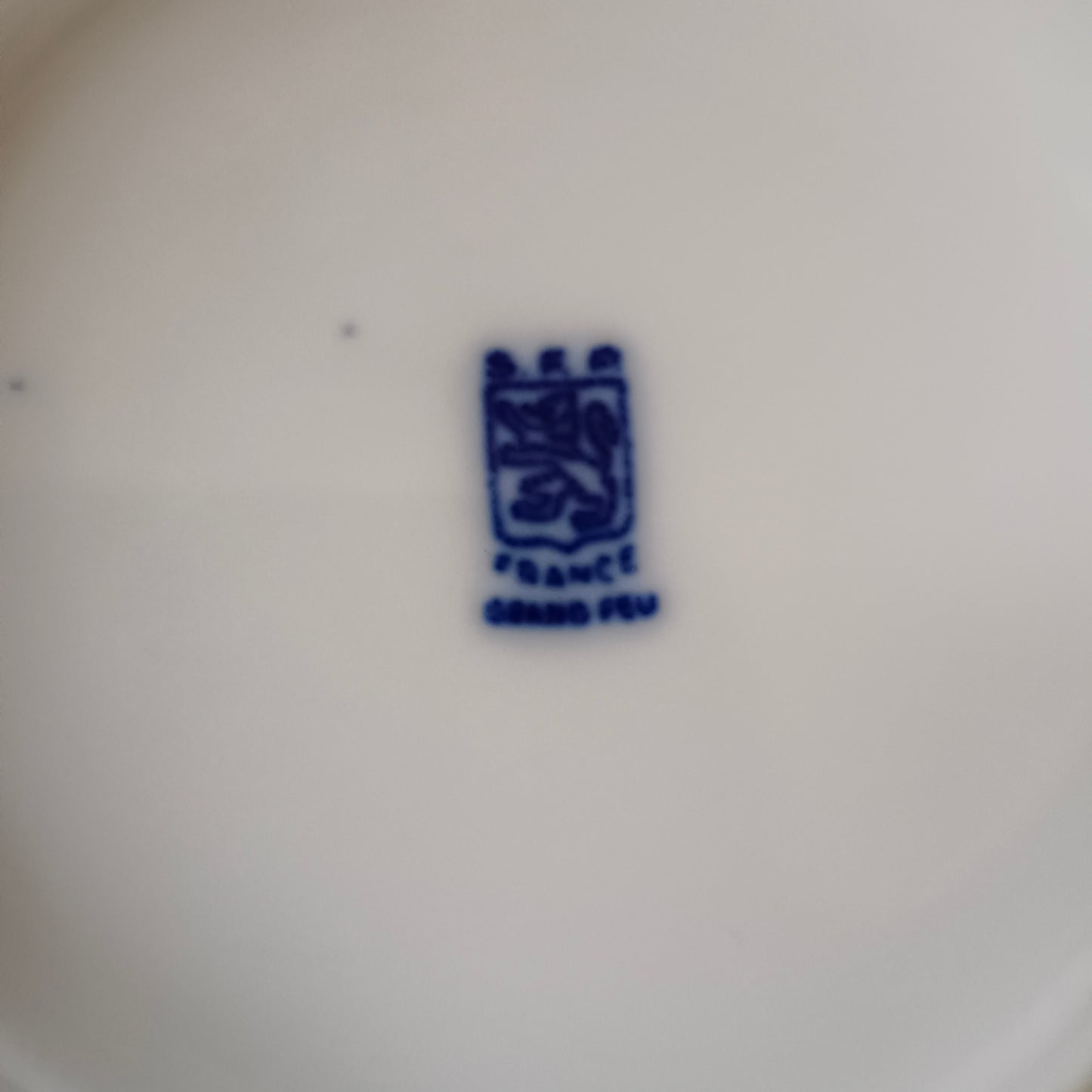 Sucrier  SFP (Société française de porcelaine)