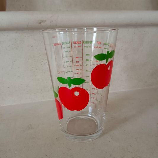Verre mesureur à décor de pommes Reims France