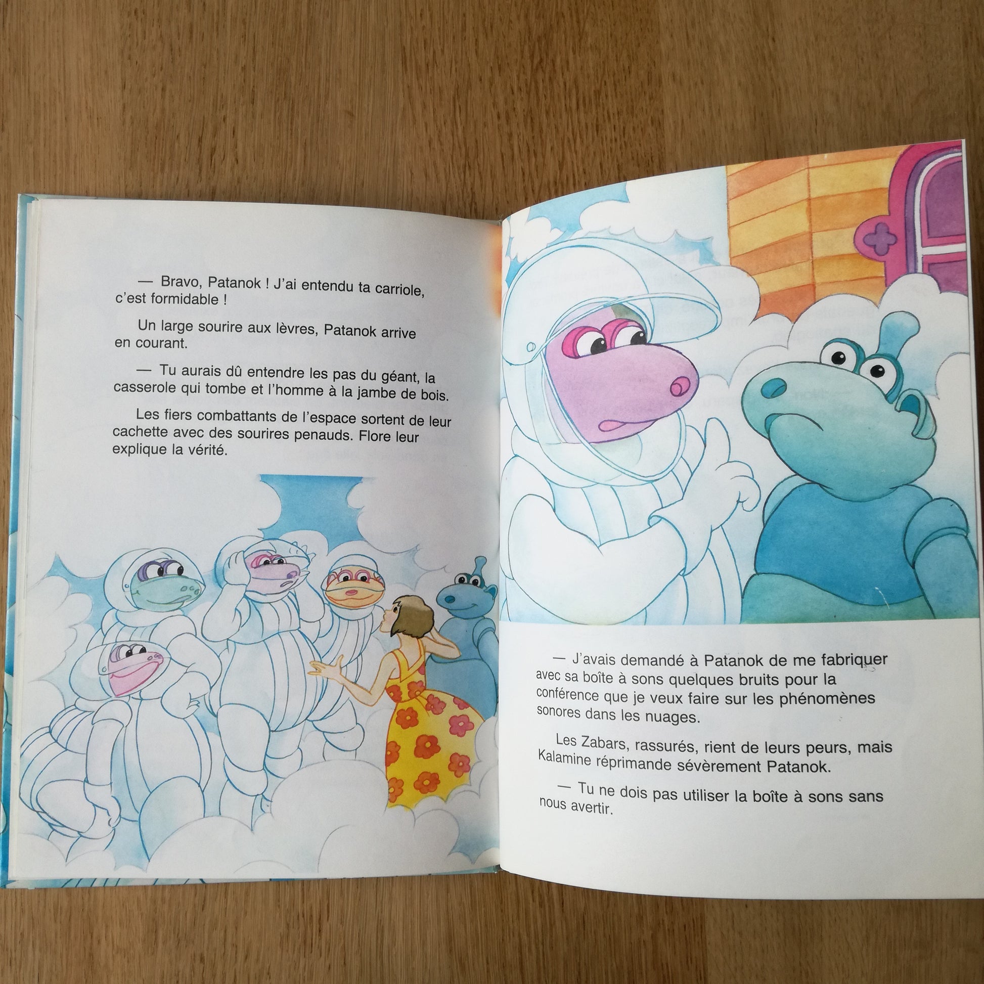 Livre jeunesse Le Village dans les nuages GP Rouge et Or