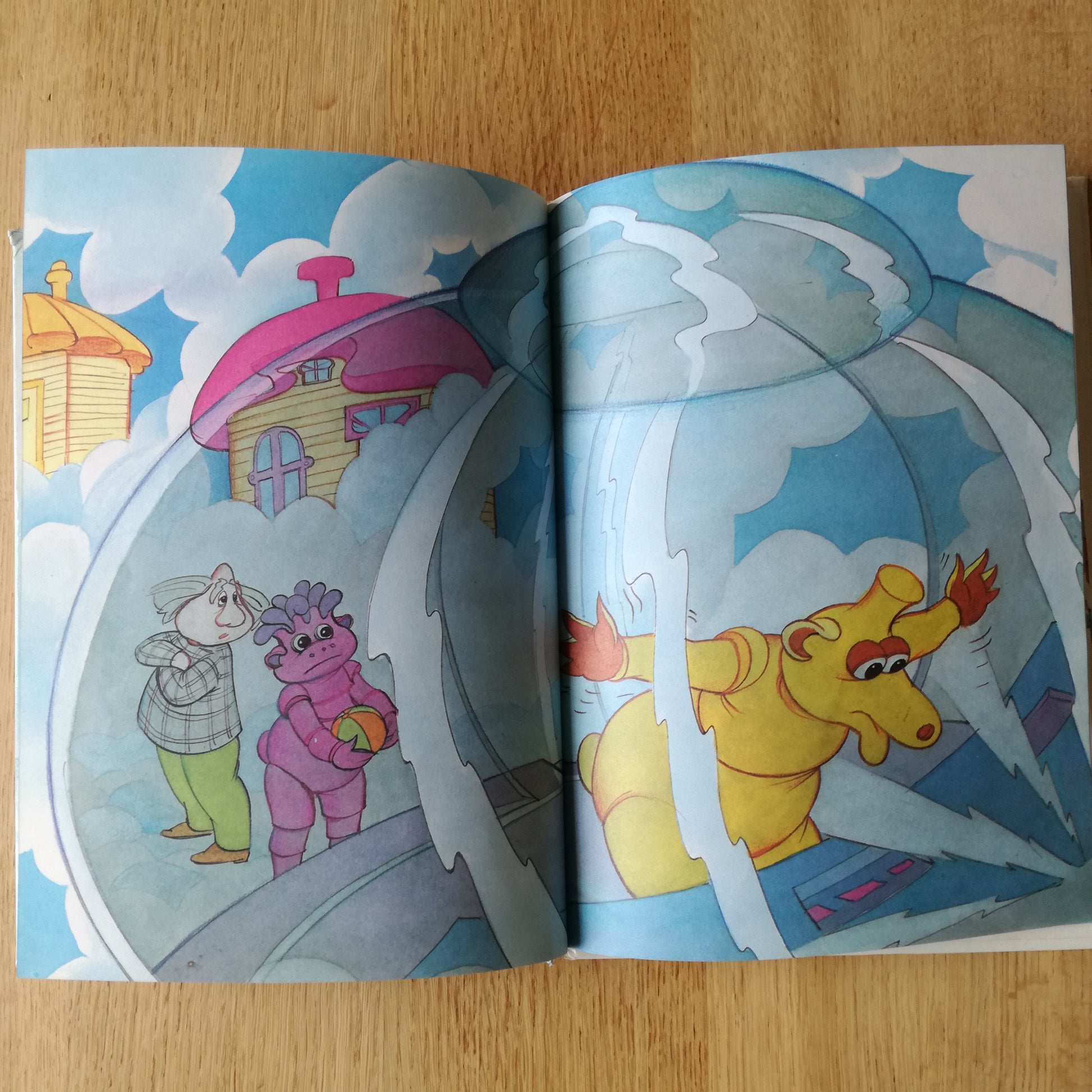 Livre jeunesse Le Village dans les nuages GP Rouge et Or