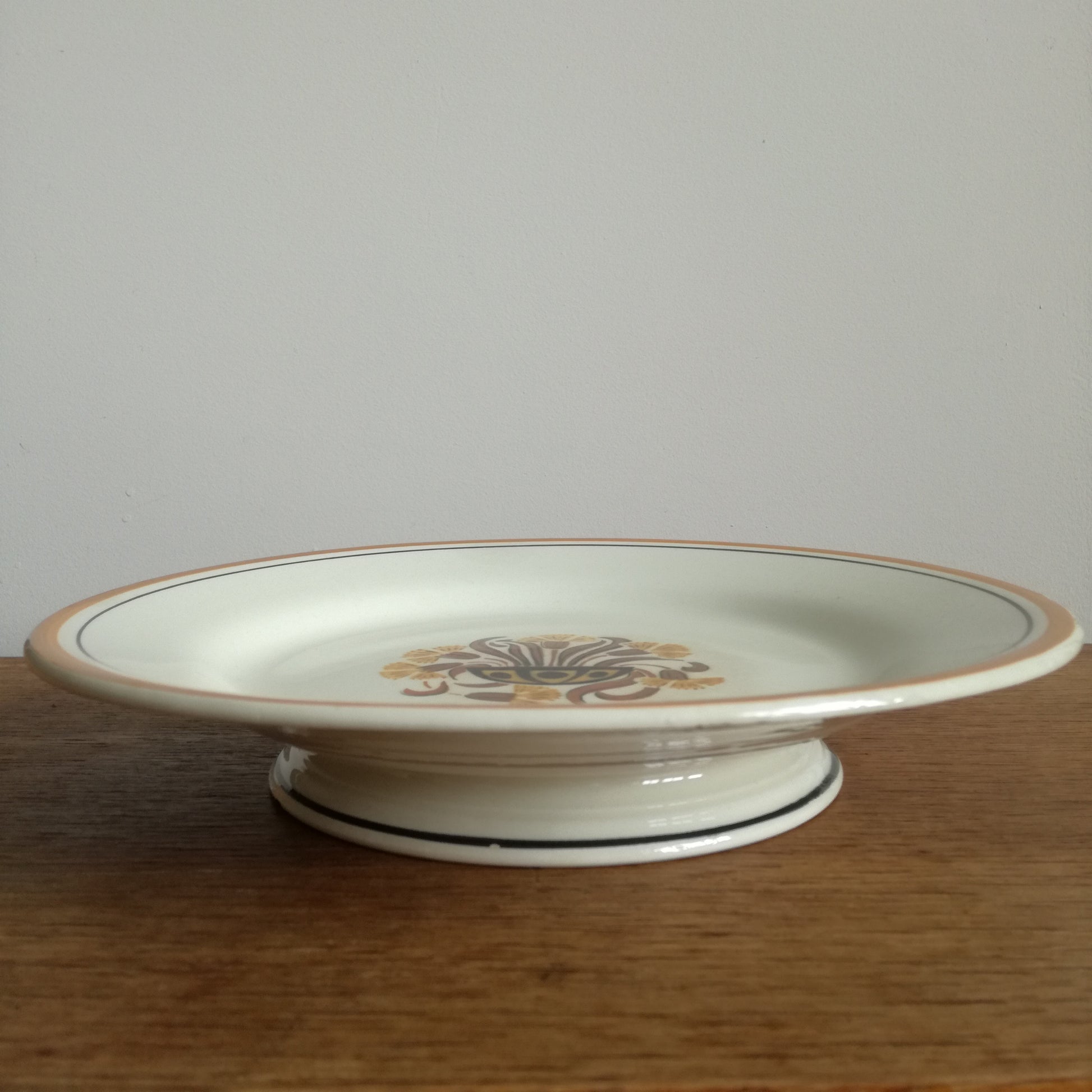 Plat sur pied Œillet Creil & Montereau