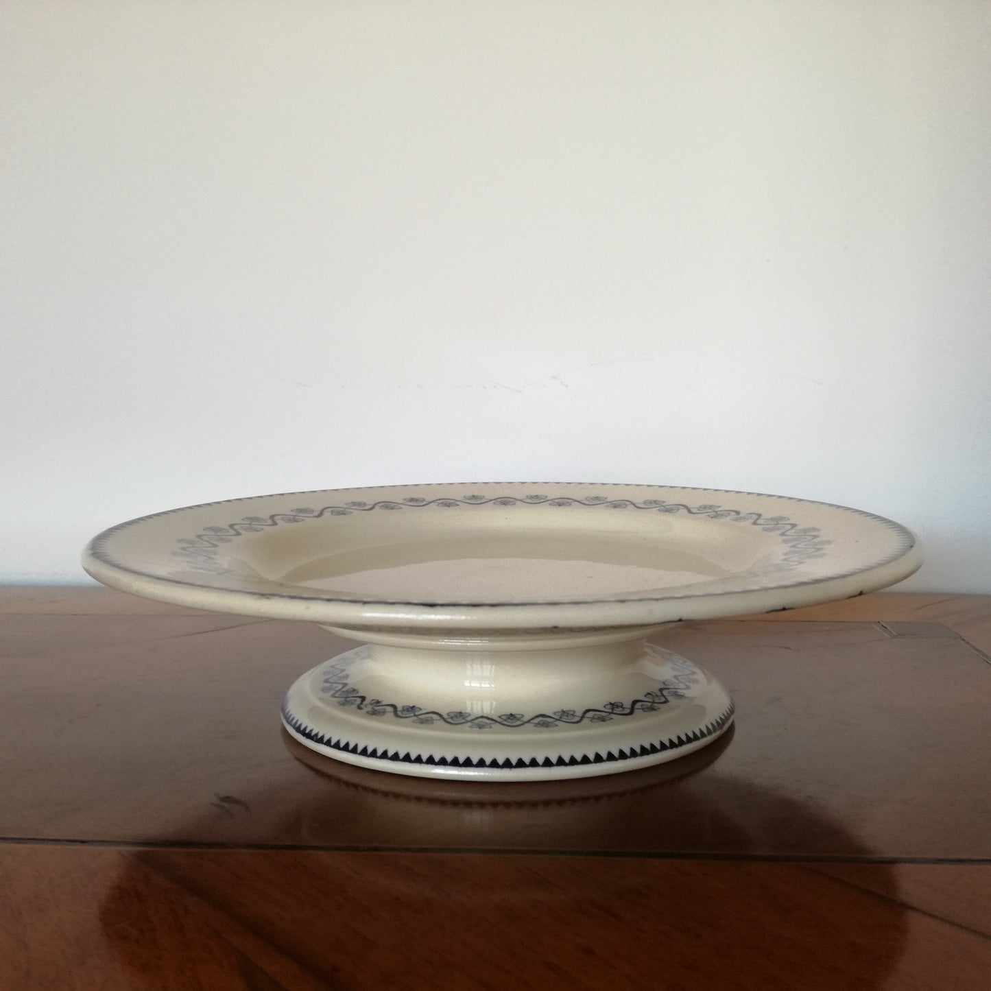 Plat sur pied Éphémère Gien