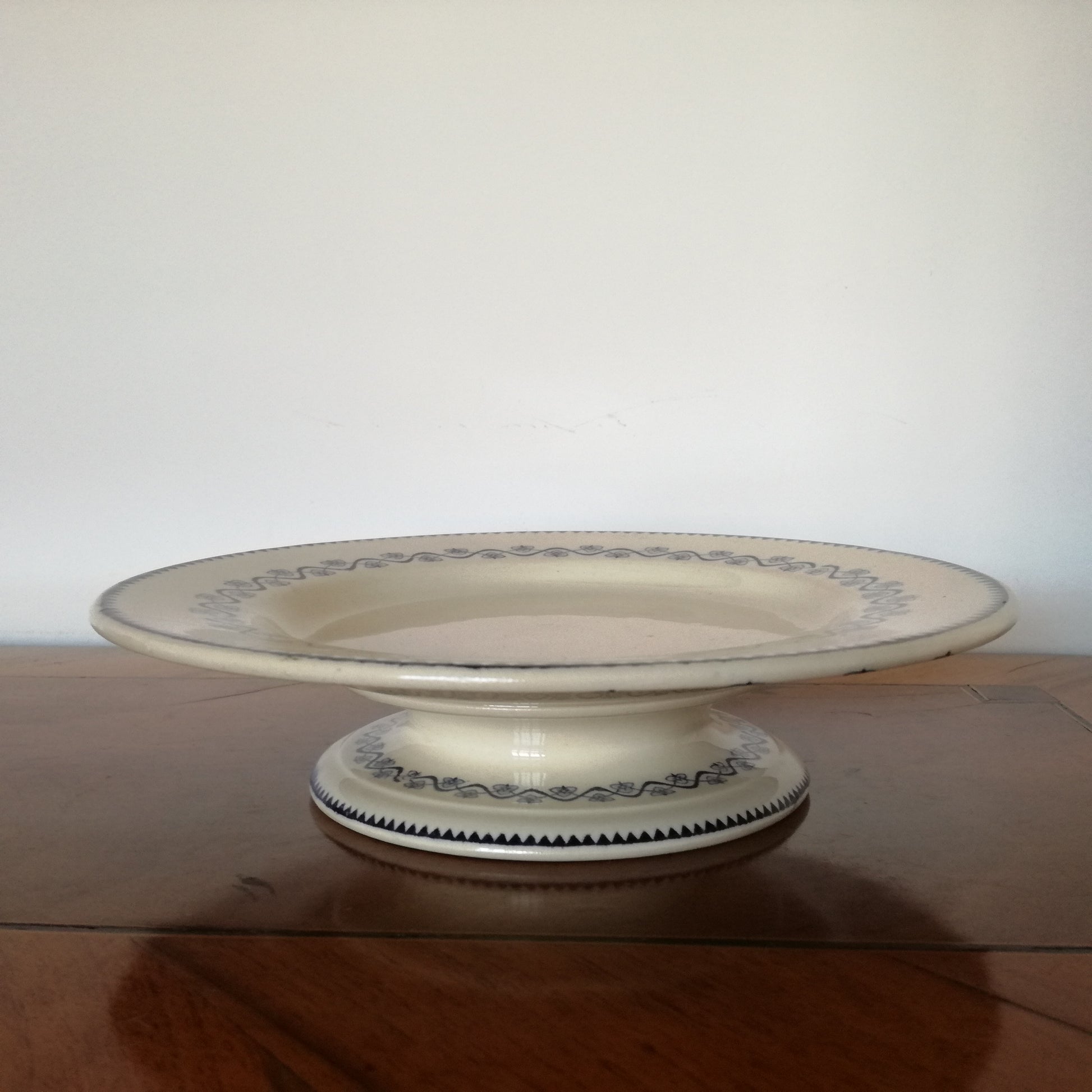 Plat sur pied Éphémère Gien