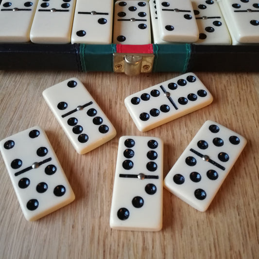Domino  