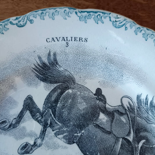 Assiette parlante Cavaliers Choisy le Roi - HB & Cie (Hautin Boulenger)
